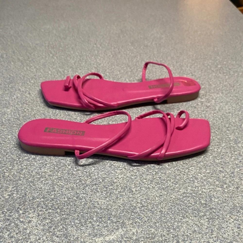 Chic Fuchsia Strappy Sandals